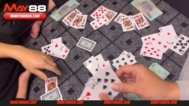 Bật mí cách chơi Phỏm online theo đọc bài và phân tích Phỏm đối thủ